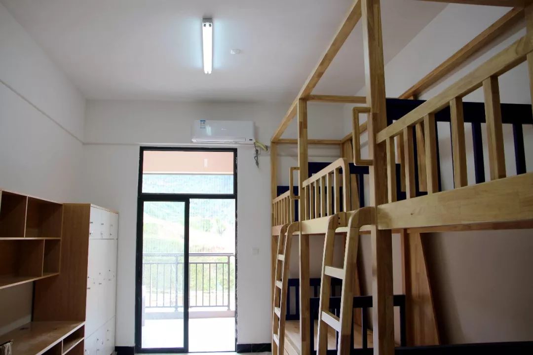 广宁中学宿舍内部照片图片
