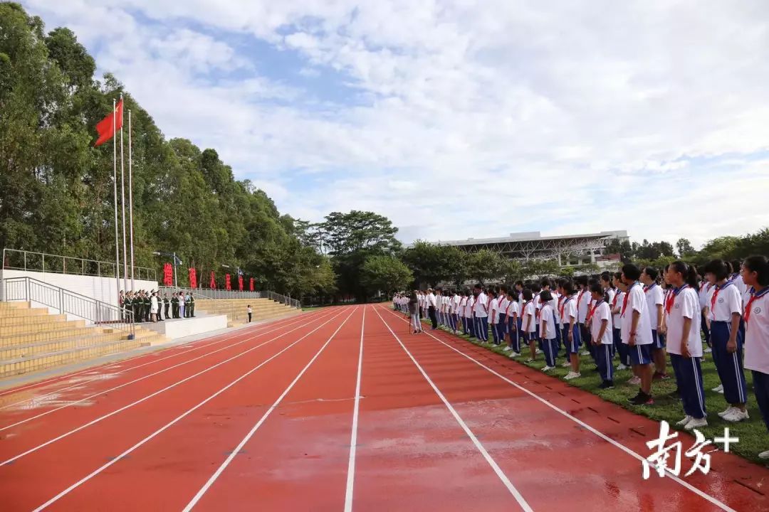 开学啦东莞中学松山湖学校集团石排中学迎来开学第一天