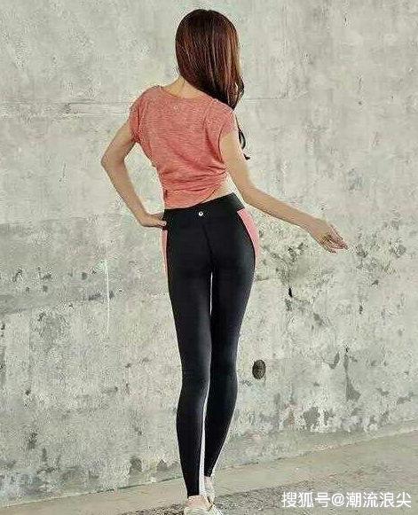 潮流紧身裤小姐姐穿出修长身材看背影有点意思