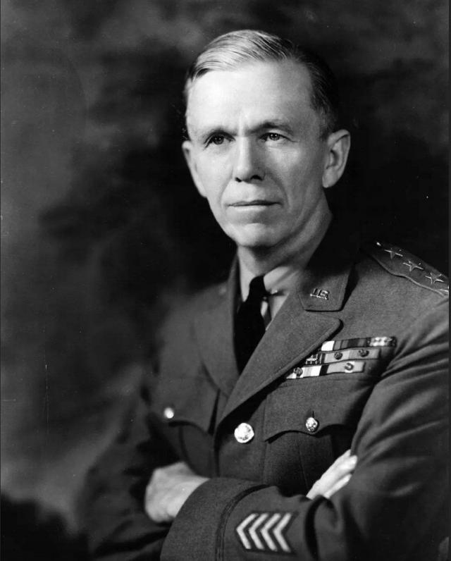 1944年,美国众议院和罗斯福总统决定,授予马歇尔特设陆军元帅军衔.