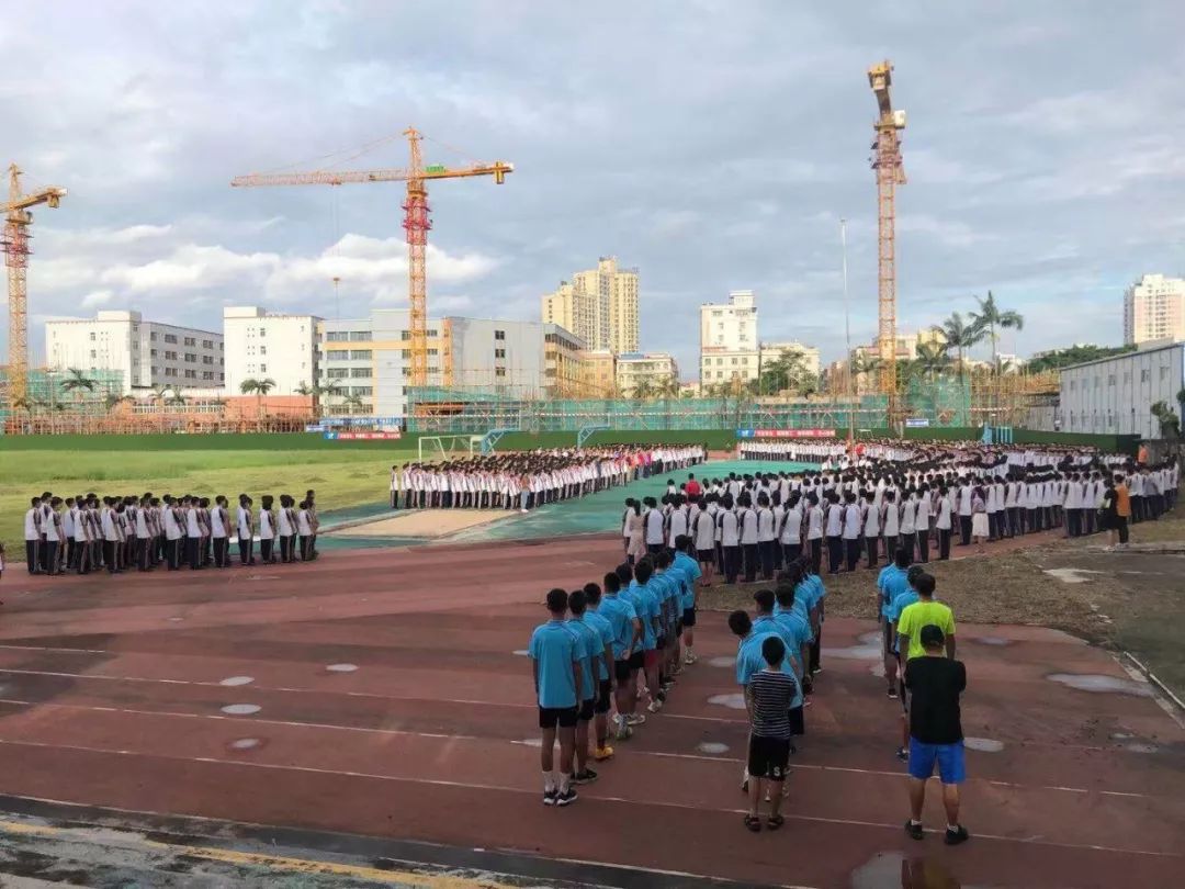 华附的开学典礼有舞蹈表演图片由华南师范大学附属东莞黄江学校提供