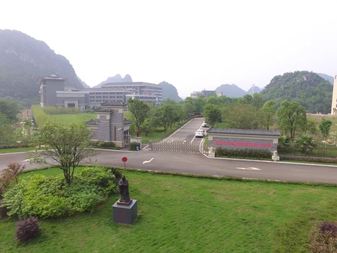 学生不断增多,养生谷的商业配套不断完善,会逐渐形成一个大学城,未来