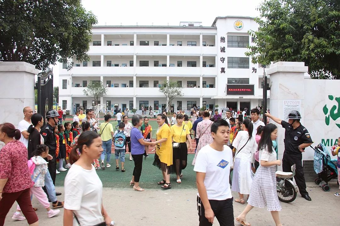 场面震撼咱仙桃学校开学第一天的样子你见过吗
