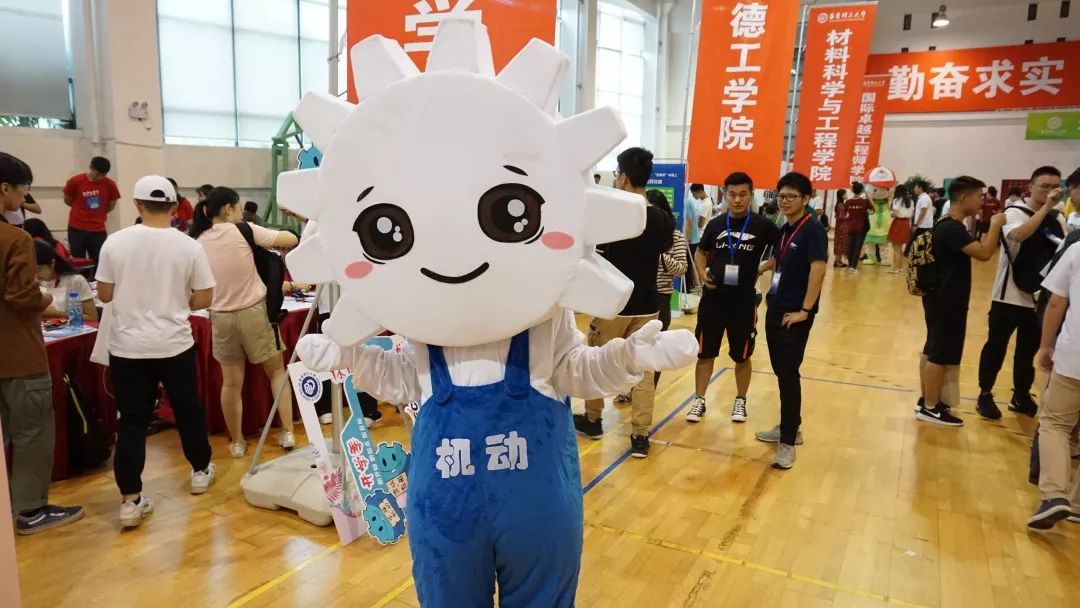 梦想启航机动学院364名新生前来报到