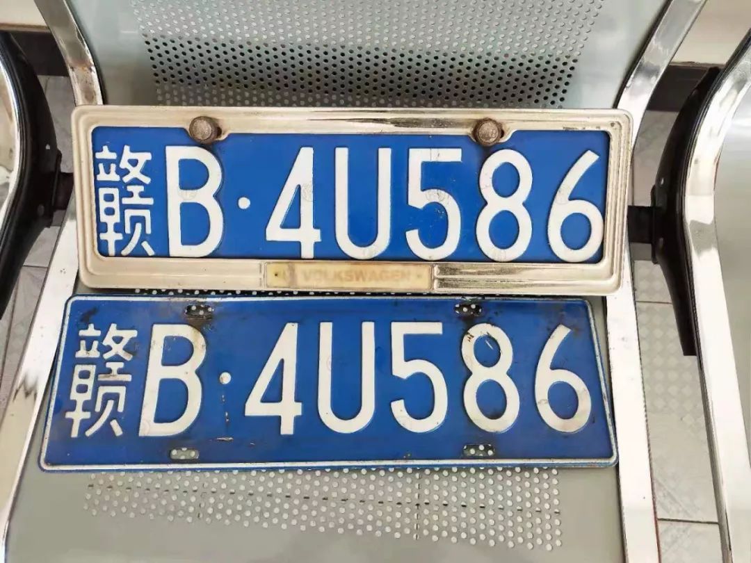 而来的报废车辆,为了逃避交警查车,就套用了另一辆桑塔纳车上的车牌