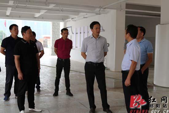 张慧)9月2日,永州市副市长谢景林深入祁阳县郡祁学校调研"大班额"化解