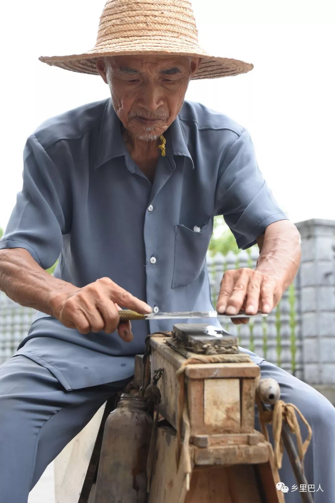 渐行渐远的身影磨剪子嘞戗菜刀哎
