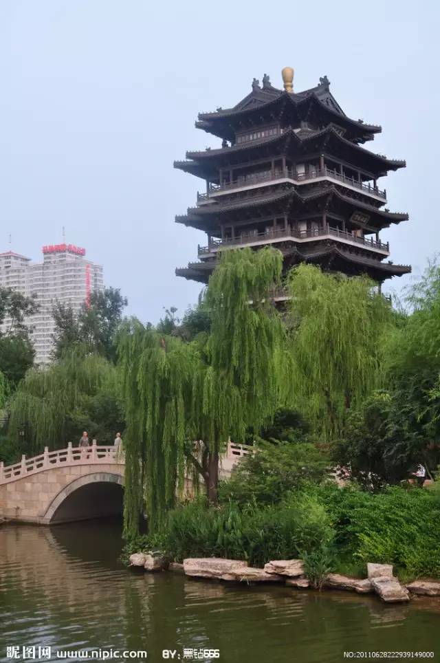 泰山济南大明湖钓突泉黑虎泉2日游