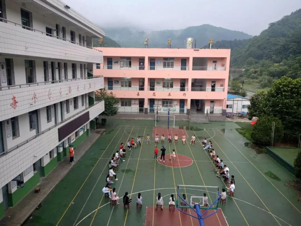 大学城市学院赴陕西省安康市暑期实践团于宁陕县江口小学开展支教活动