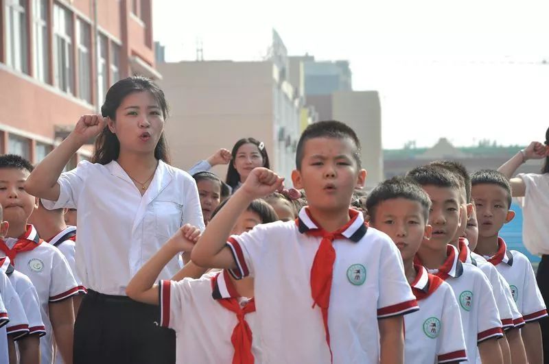 【贺套·宣誓】升国旗,唱国歌, 百万学子向祖国宣誓_五星红旗