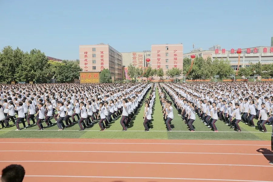 衡水市第二中学举行2019级新生军训会操表演