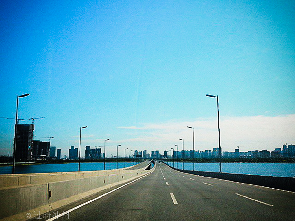 包括五大道以天津之眼等,都不是在沿海地区,准确来说,到天津要想玩的