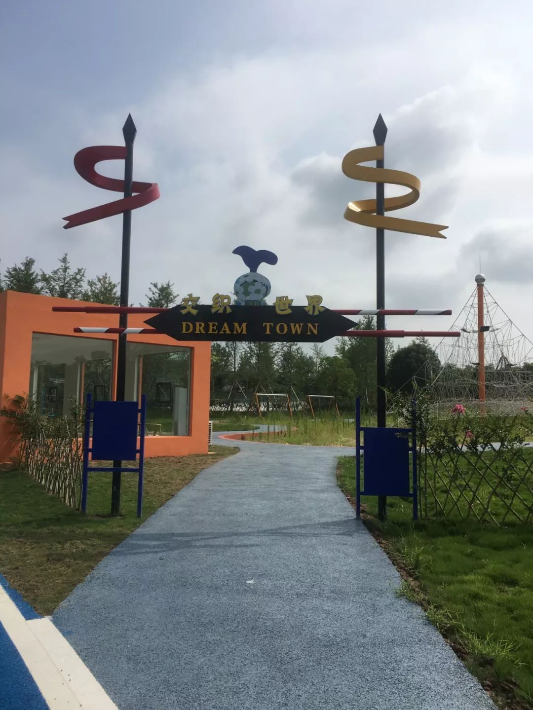 宜昌占地1100亩,>50个项目的游乐园即将开业,像迪士尼一样好玩!_童梦