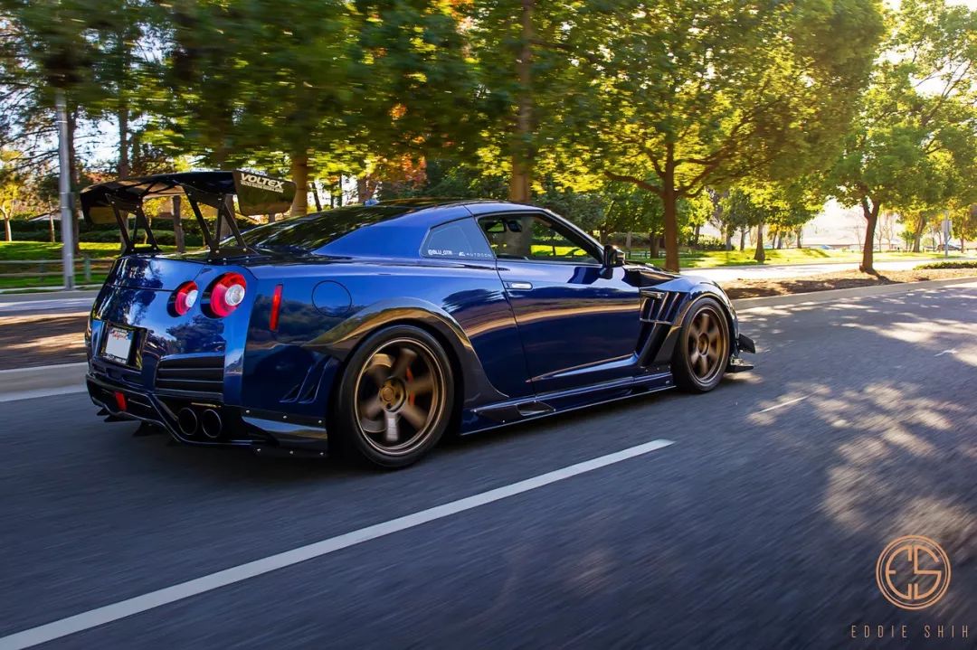 r35 gt-r动力足够,但是太重 —— 我们需要提升操控!操控!