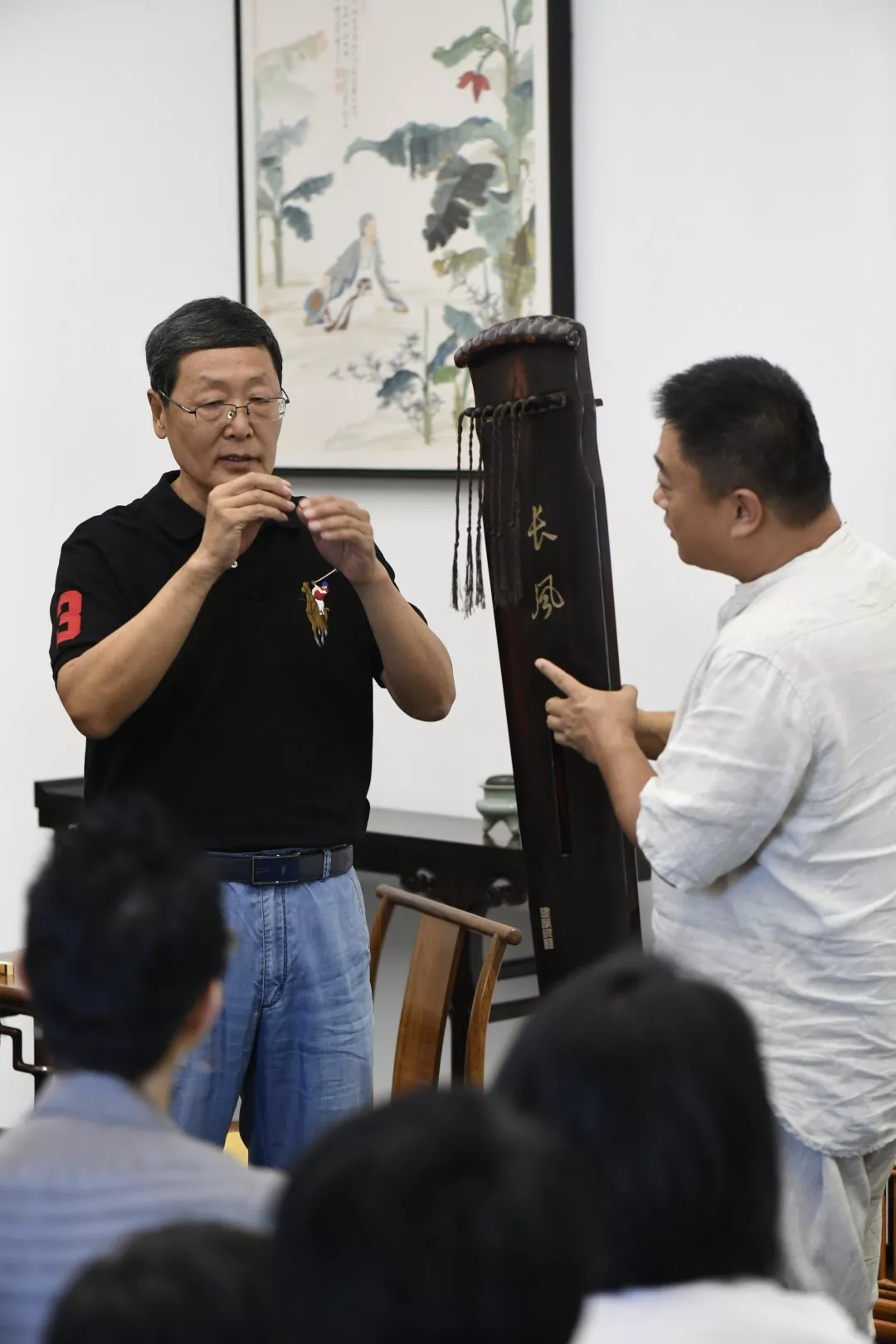 放之古琴斫制这个行当,现在的好处是斫琴师稀缺,而且都有不错的收入