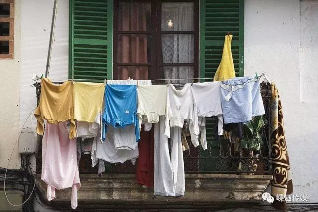 糟心楼上晾晒的衣服滴水该拿你怎么办