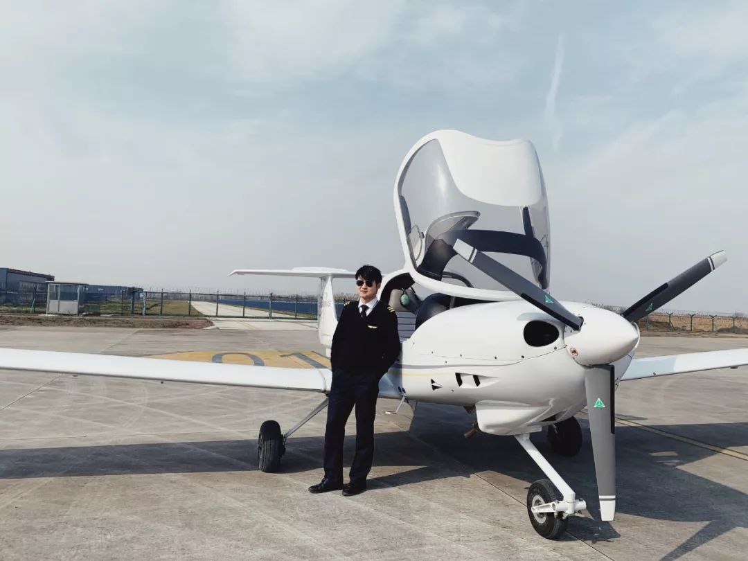 杭州主城里开飞机与帅气机长冲上3000英尺高空俯瞰星辰大海