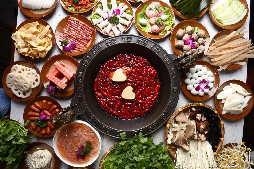 巴渝小龙门这家土豪店用矿泉水煮火锅79元抢原价224元23人餐肥牛卷