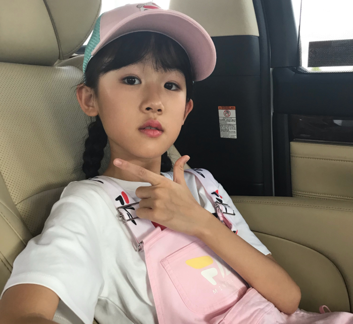 原以为陆毅女儿是小仙女了,看到刘涛女儿,才懂啥叫"天仙下凡"_王紫嫣