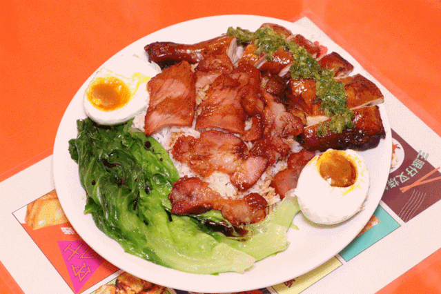 鸡腿肉上淋了葱蓉酱这样的神仙阵容一定要试试鸡王腿 叉烧肉 咸蛋黄