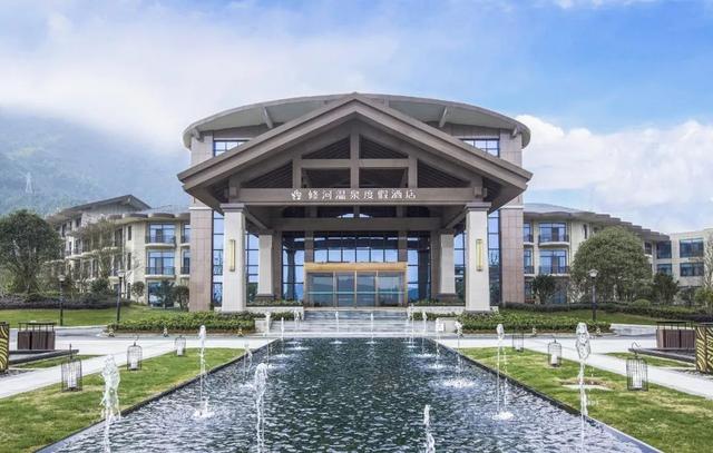 座落于风景秀丽,气候宜人的江西省九江市修水县温泉小镇内,小镇占地