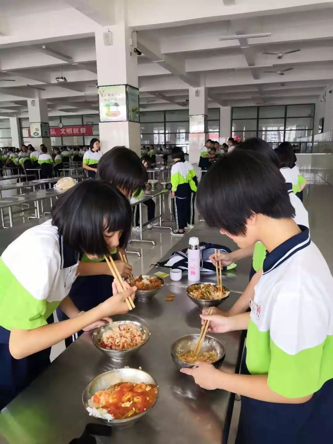 新学期磁县这部开学大片好暖心