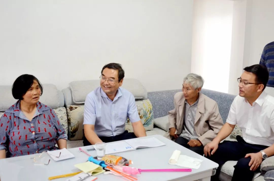 省发改委主任张晓光到镇巴调研脱贫攻坚和经济稳增长工作