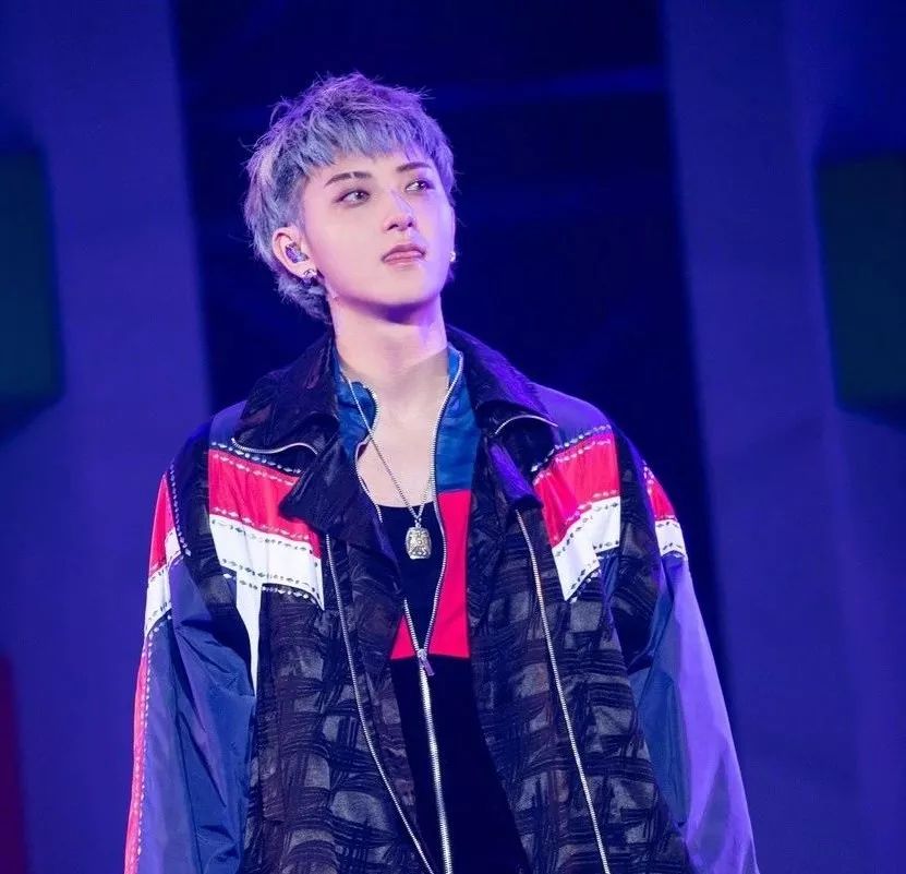 黄子韬新发色上热搜9298星座运势