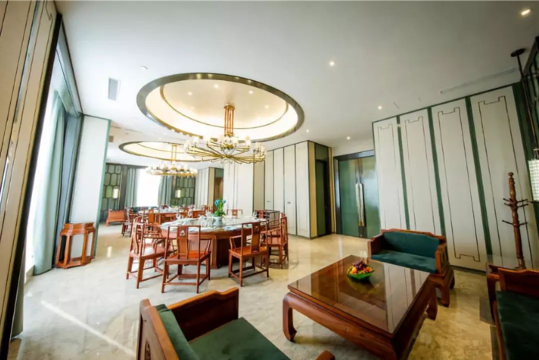 郑州华智酒店风采展第十一届少数民族传统体育运动会接待酒店