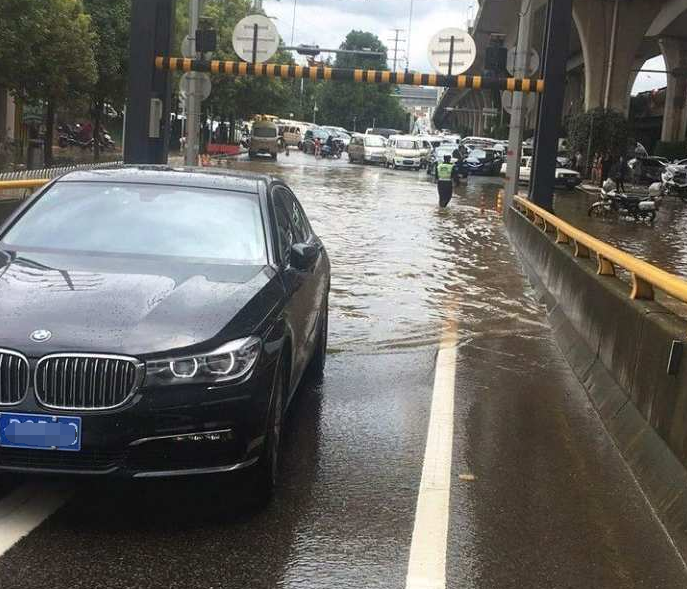 25万买一辆泡水的宝马7系值吗修车师傅给出这样的答案