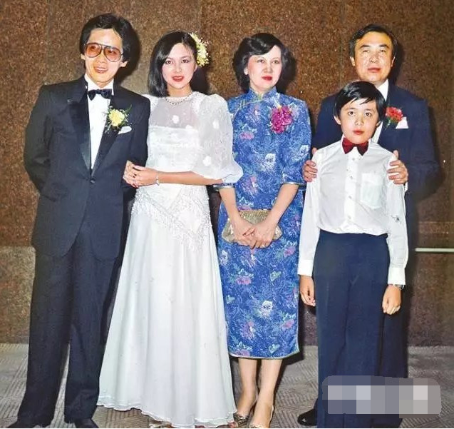 原创56岁最美十三姨近照与向太同框显老态20岁闪婚闪离现单身