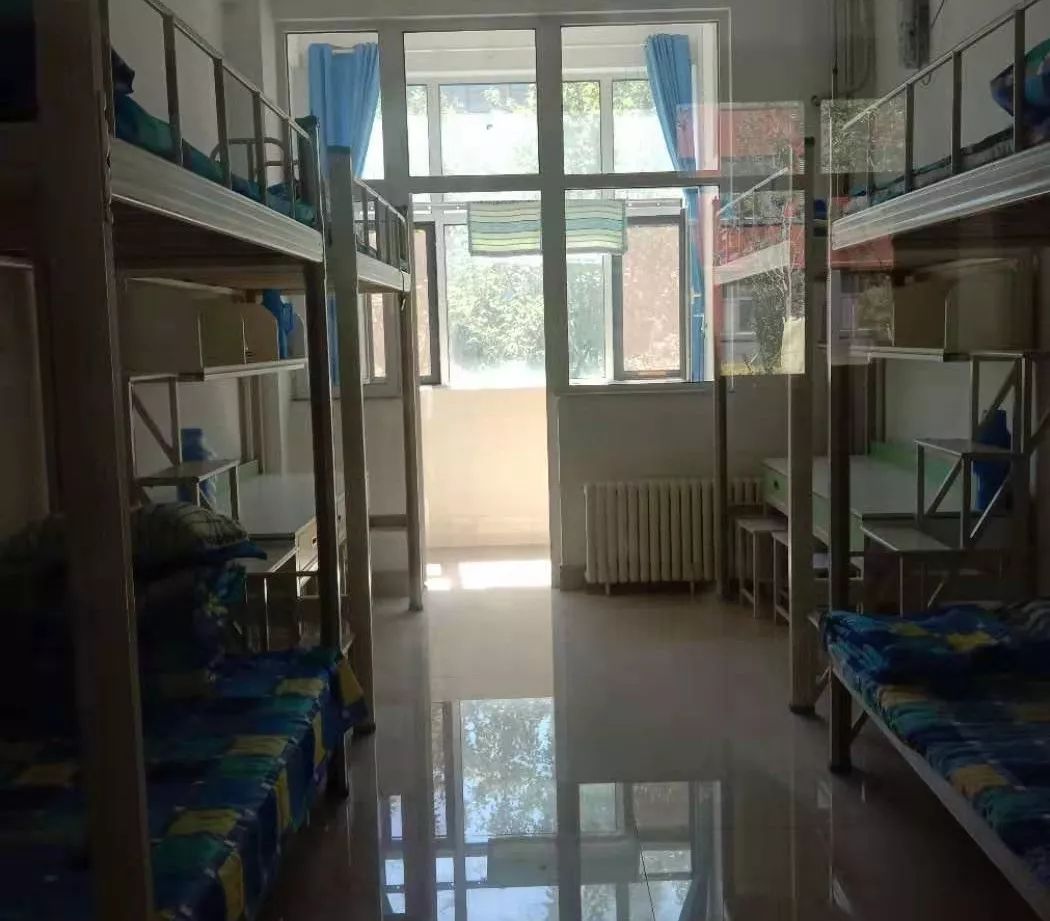 整个宿舍水平已经达到了高中生的标准,点赞!