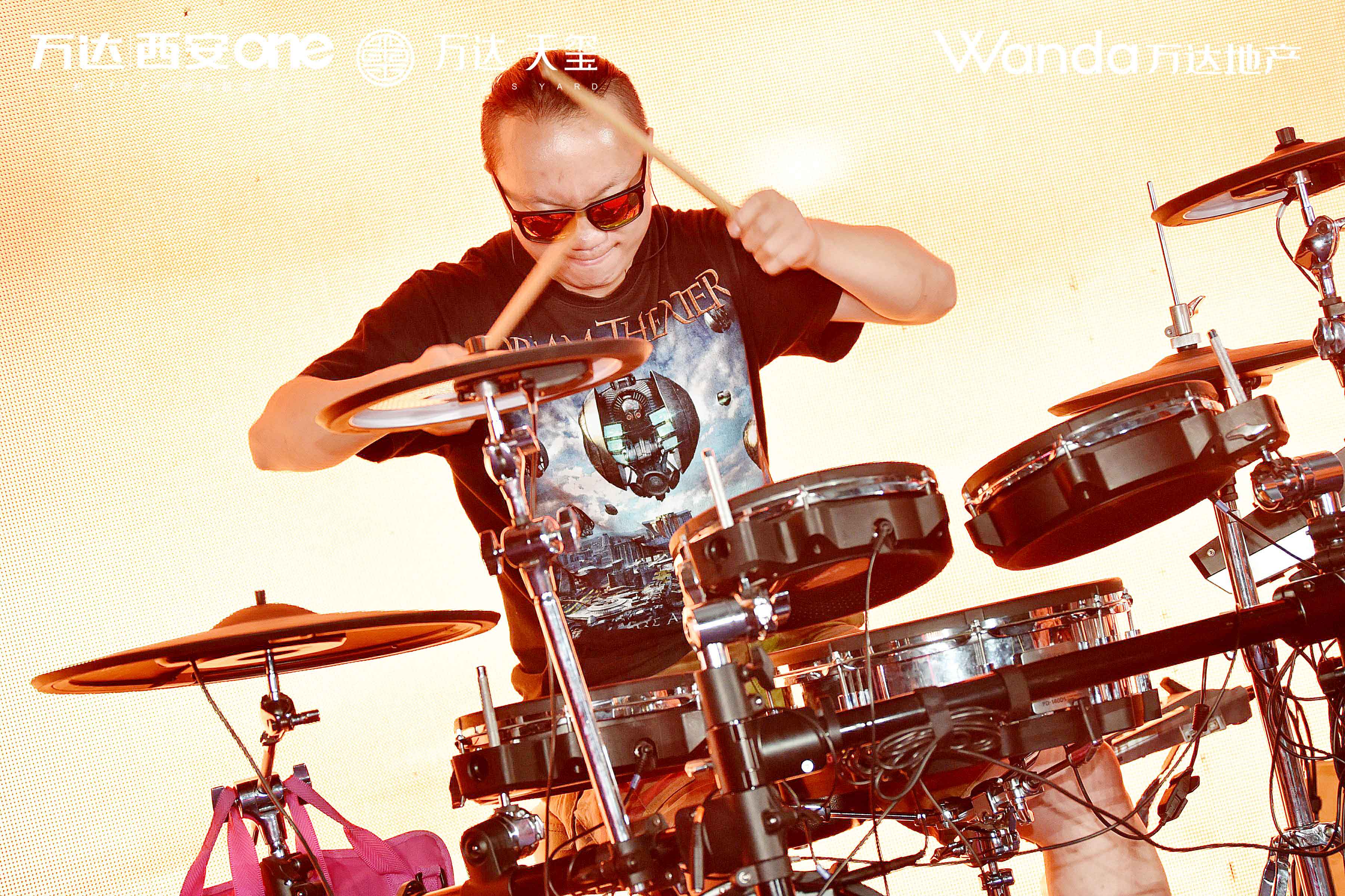 嗨翻全场即享直击木塔风华时代天玺王建房群星摇滚演唱会