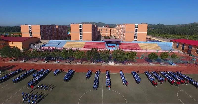 唐县启明中学三个校区2019级新生军训闭营仪式成功举办