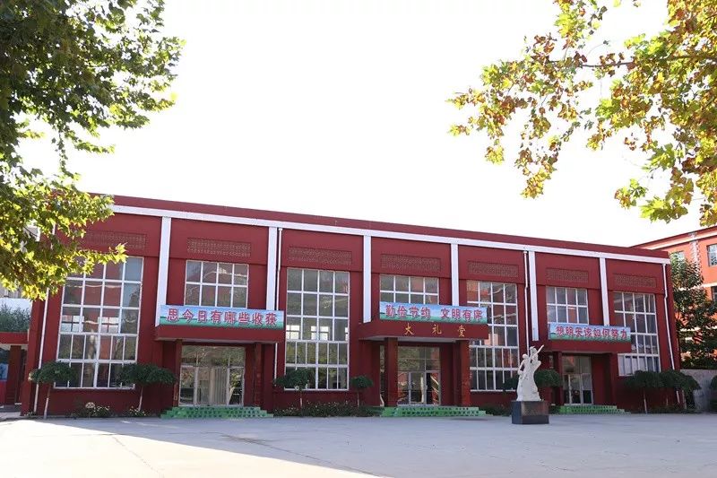 崇德博学 追求卓越邱县第三中学将是一所全新的学校,扬帆速起航,谱写