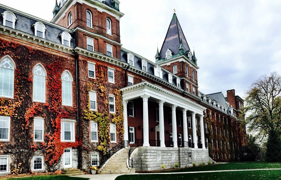 休姆斯(edward humes)曾写过一本报告文学《梦想的学校》(school of