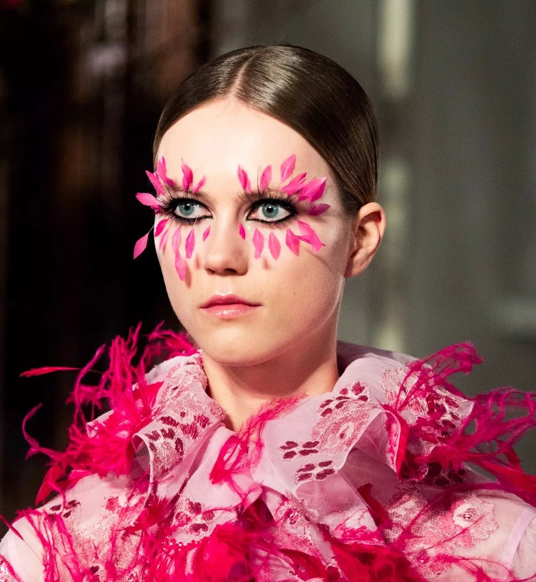 爆火的仙女花瓣眼妆到底是什么风格