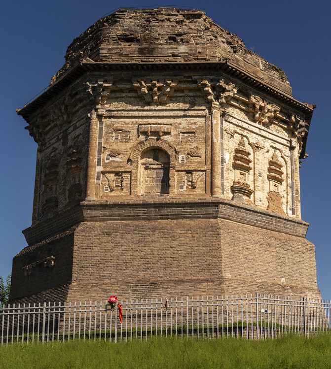 这个辽中京遗址里有三座塔,这座是大塔,另外还有一座小塔和一座半截塔
