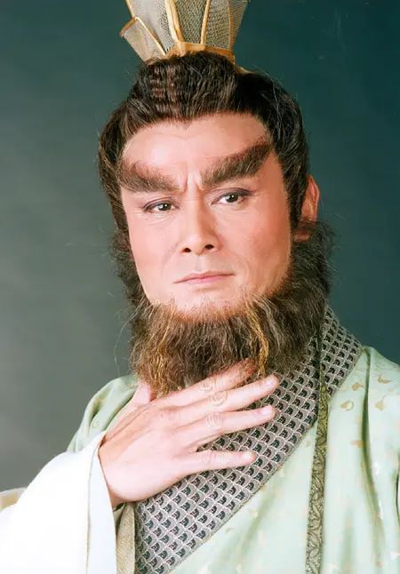 中饰演金轮法王张卫健版的《西游记》里面饰演牛魔王2003年,刘家辉受