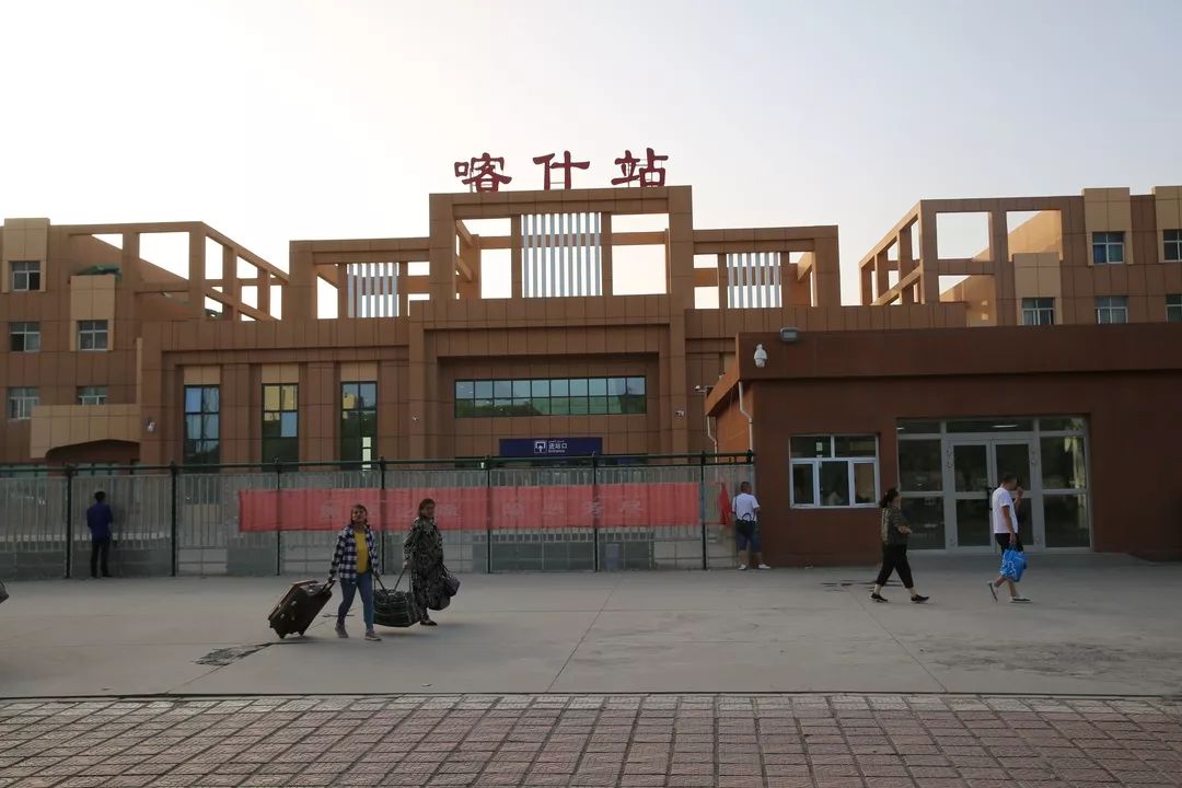 成绩单暑运收官62天发送10195万人次全路增幅排名第一