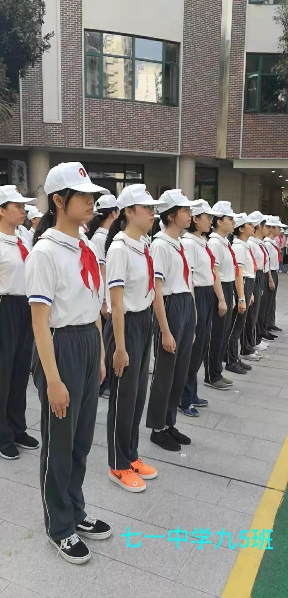 上海职校校服图片