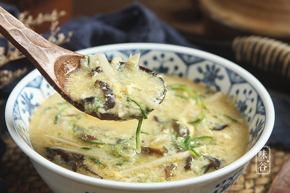 宋嫂鱼羹是一道杭州名菜,始创于南宋淳熙年间,吃
