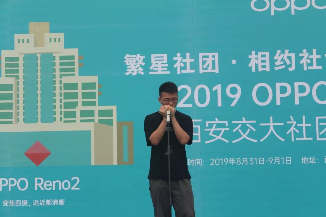 由梧桐口琴社带来的《walters boogie》为夏日抹上一片清新.