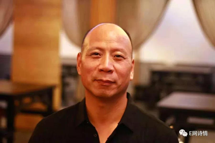 现为中华诗人协会会员,陕西作家协会会员,陕西诗词学会会员.