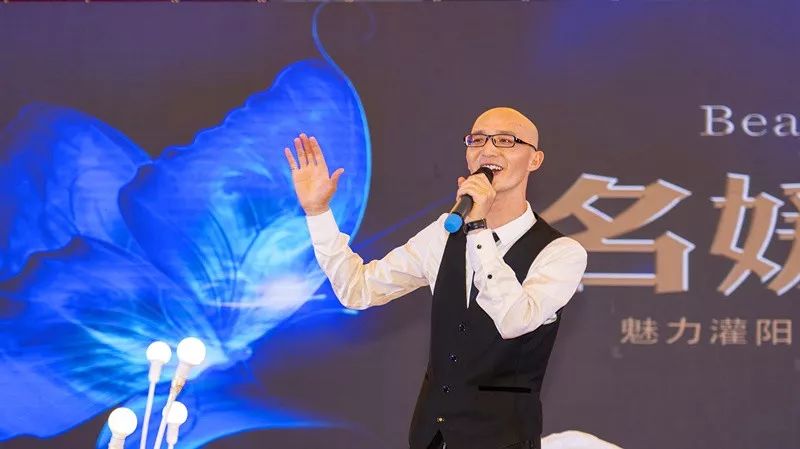 央视星光大道人气王;中国功夫书法奇才;中国梦想秀时尚达人,光头二宝