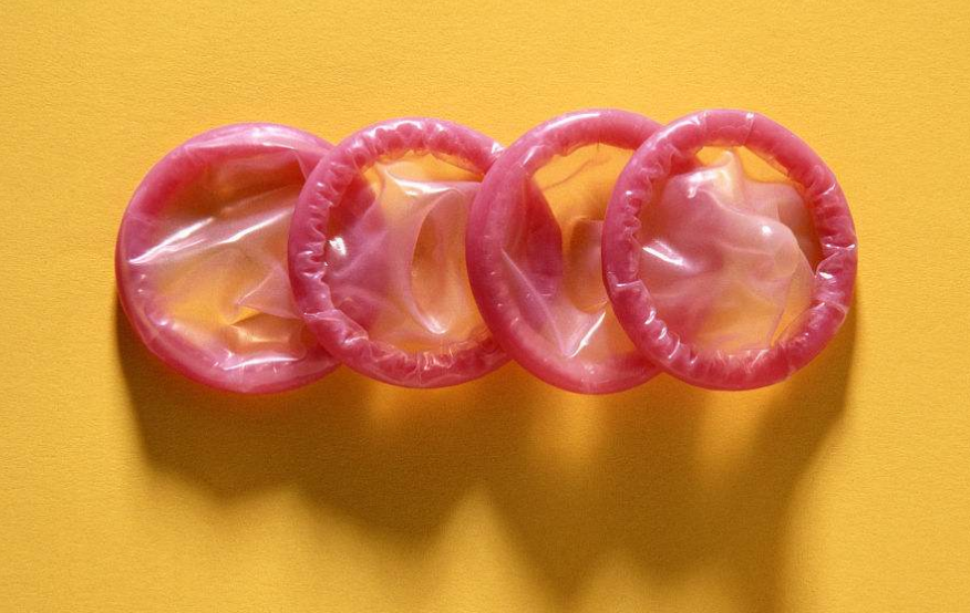 女子花天价买盒假避孕套用完感染阴道炎安全套也不安全了