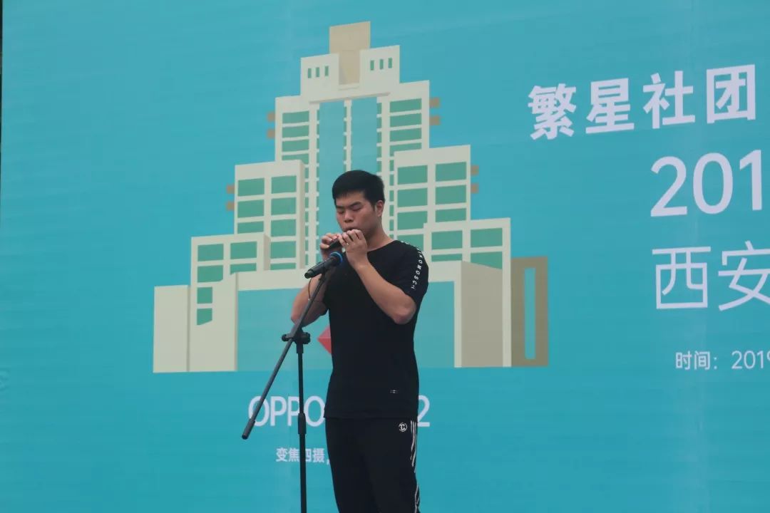 由梧桐口琴社带来的《walters boogie》为夏日抹上一片清新.