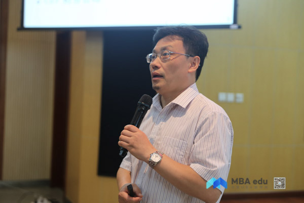 新生第一课百战归来再读书首都经济贸易大学开展2019级