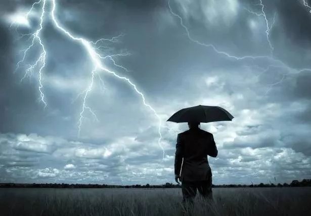 风雨人生,自己撑伞!