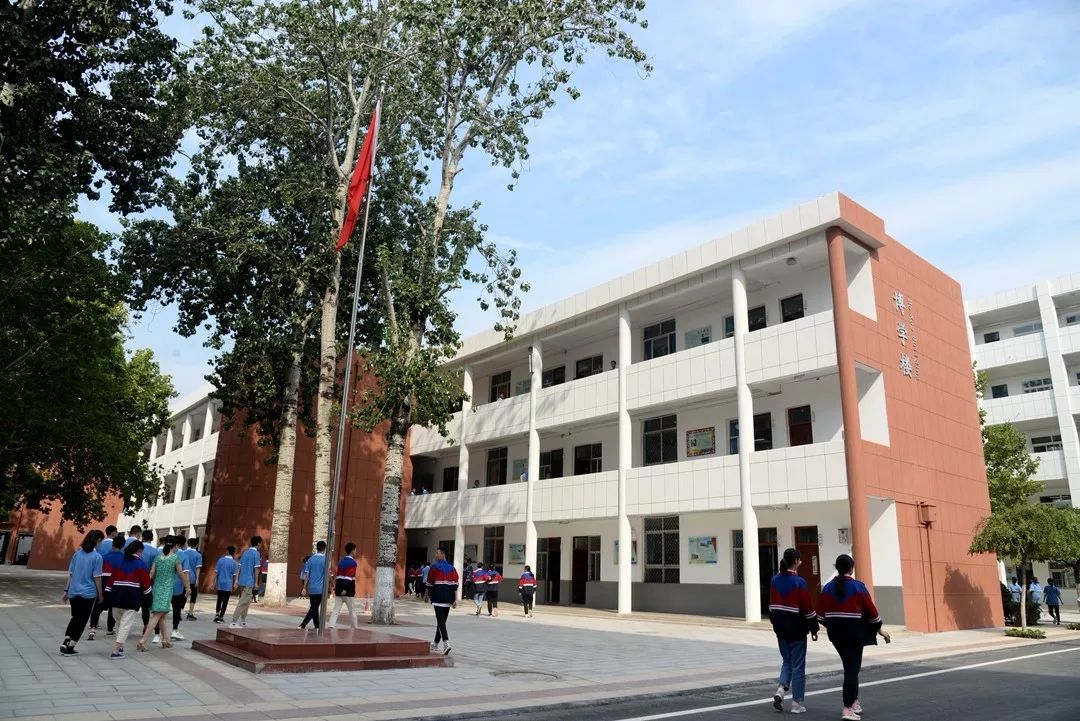 开学第一天镜头里的一中人